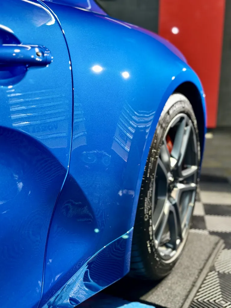 film de protection PPF alpine A110 Lyon traitement céramique protection carrosserie voiture de sport