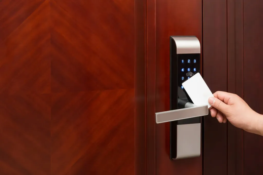 Installateur de serrure connectée professionnelle Marseille
