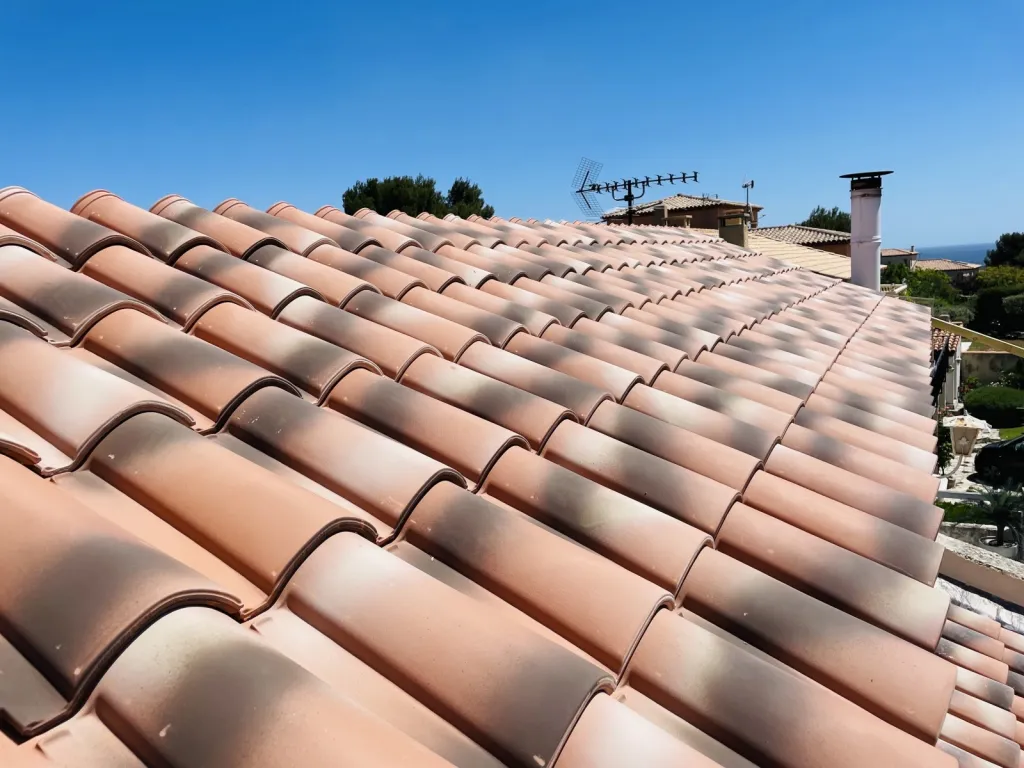 Réfection d’une toiture avec rénovation de charpente et isolation sur Aix en Provence.