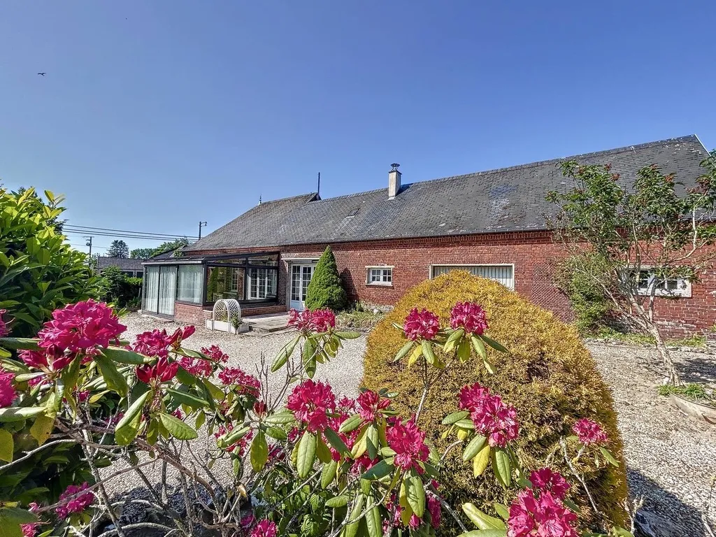 Maison de caractère d'environ 110m² sur son terrain d'environ 1000m² en Seine-Maritime, Normandie.