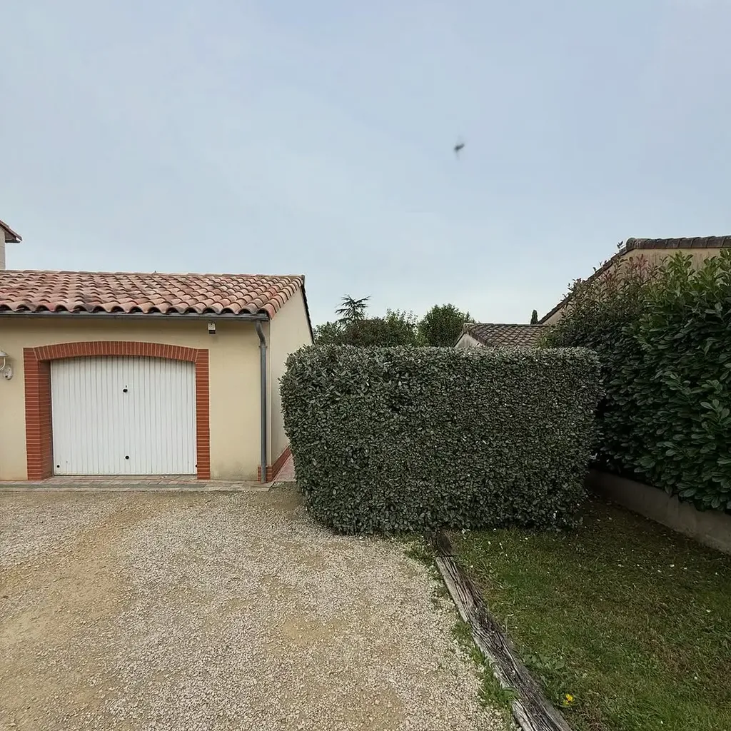 Taille complète de haies et massifs en périphérie toulousaine proche de Blagnac : entretien paysager haut de gamme par LT Paysage