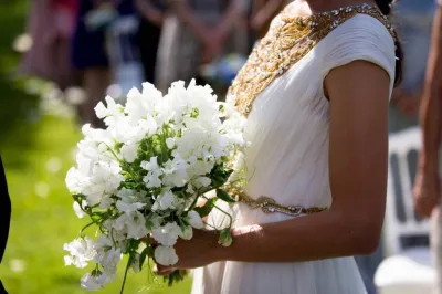 White bouquet for ceremony in Biarritz