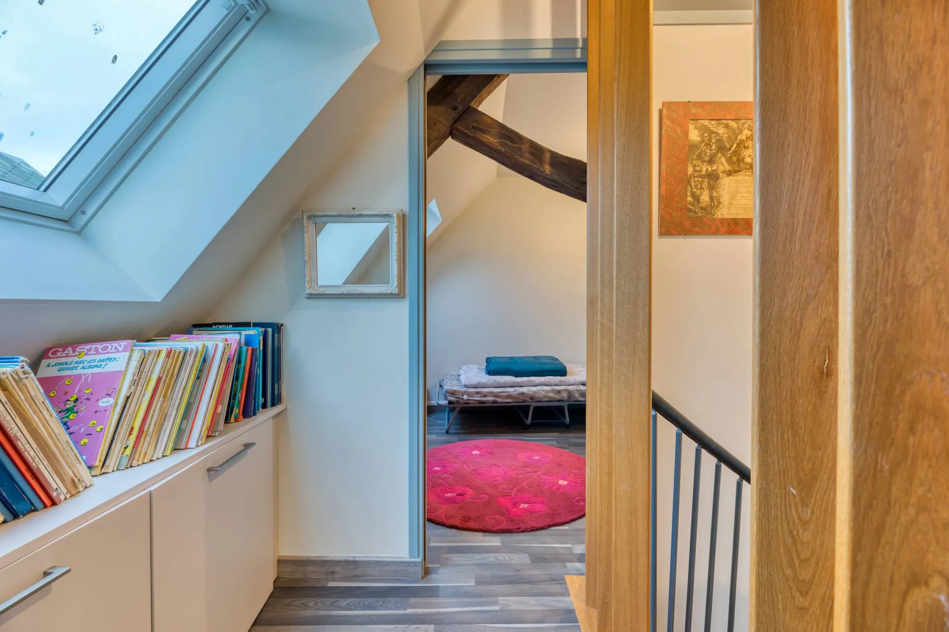 Vends cette perle historique à Dieppe, maison dieppoise de 1693 rénovée avec élégance, offrant 140m² de bonheur et une cour intime de 30m²