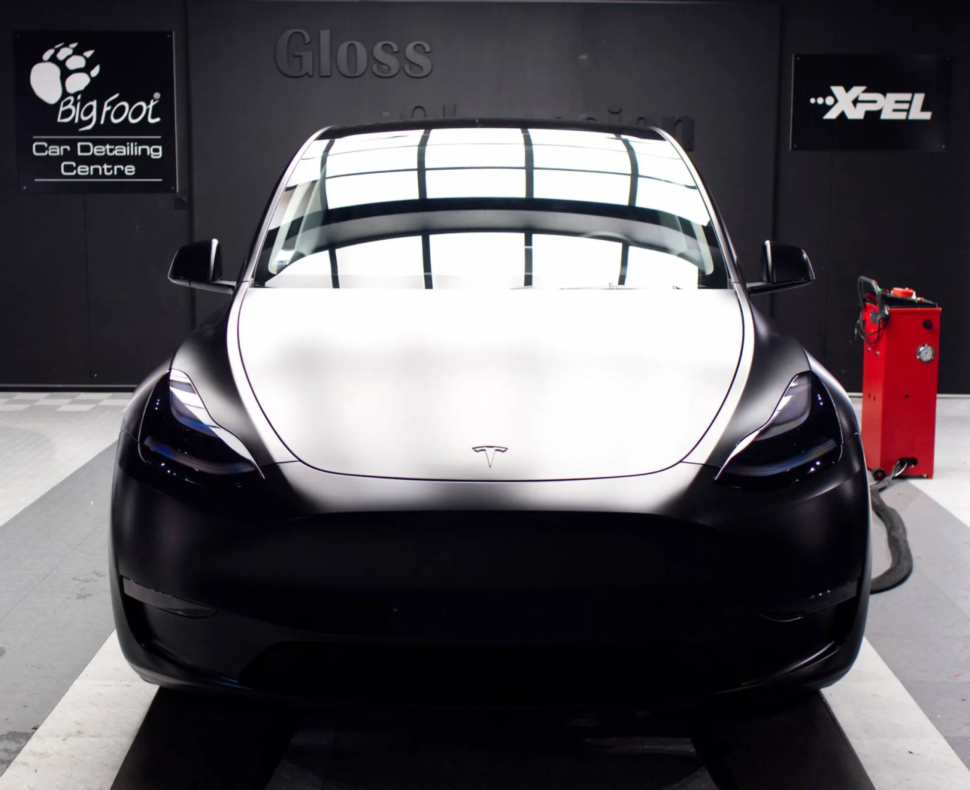 Article de la semaine : Protégez le bloc avant de votre Tesla Model Y Performance neuve grâce à la pose d'un film PPF XPEL à Pontivy (56300)