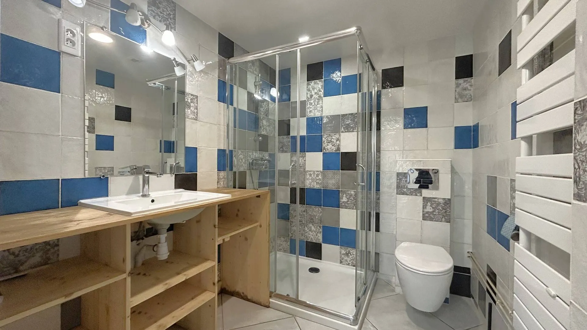 À vendre à Dieppe, maison proche plage et commerces : Localisation parfaite pour profiter du charme de Dieppe et de ses environs.