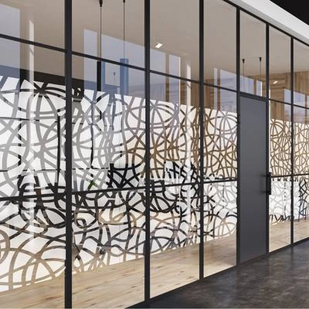 Vitrophanie professionnelle à Fleurier pour commerces et bureaux : valorisez votre vitrine avec une communication visuelle impactante