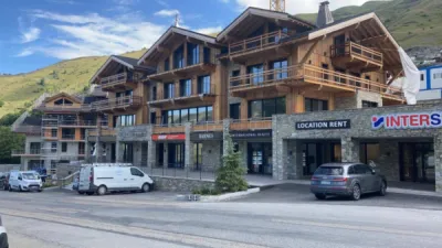 Toiture de montagne de lauze métallique aux Ménuires 1