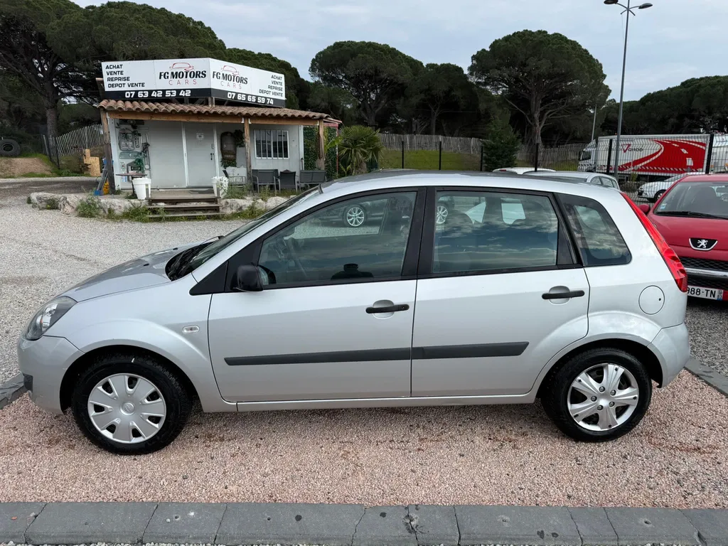 FORD FIESTA 1.4 TDCI 70CV 1er main 
5 PORTES 