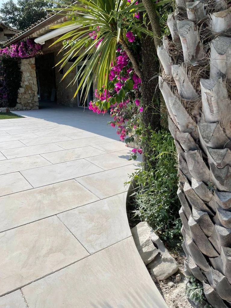 Terrasse en pierre naturelle 
