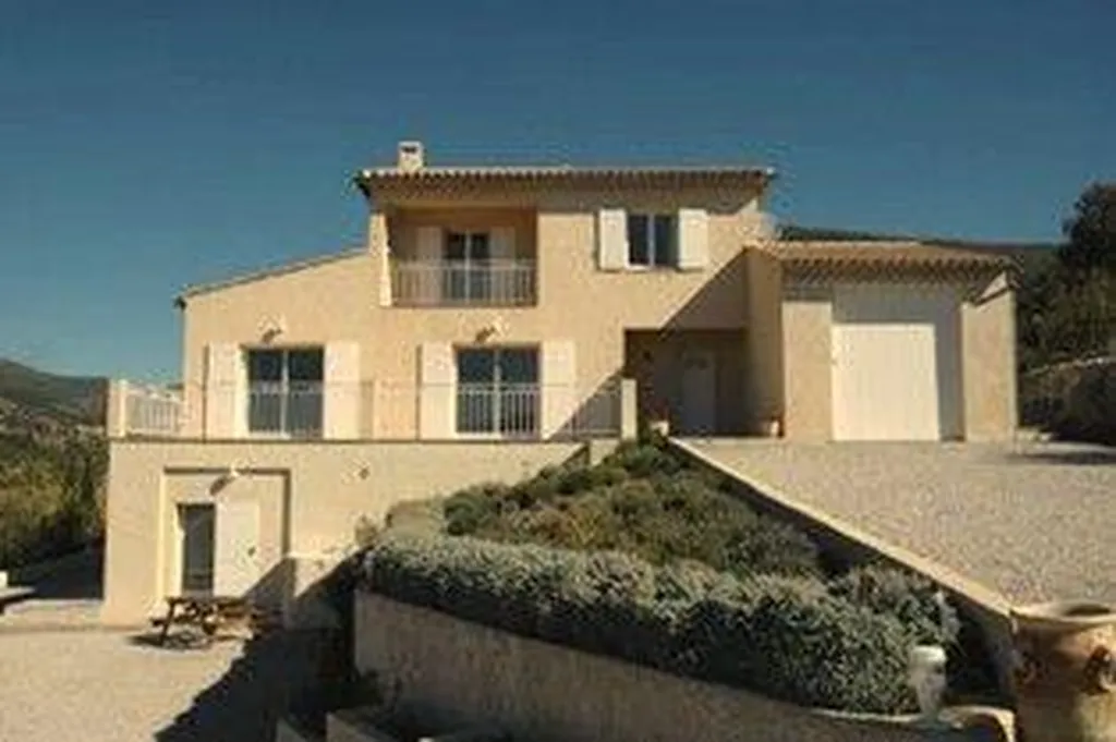 Maison en vente sur les Monts de Vaucluse, en bordure d'un village perché