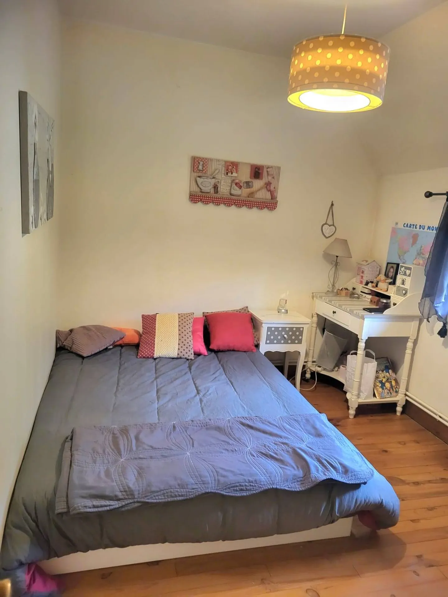 À 9 minutes de Lisieux (14100) et 40 minutes de Deauville (14800), authentique maison normande à colombages de 153 m² offrant une vie de plain-pied.