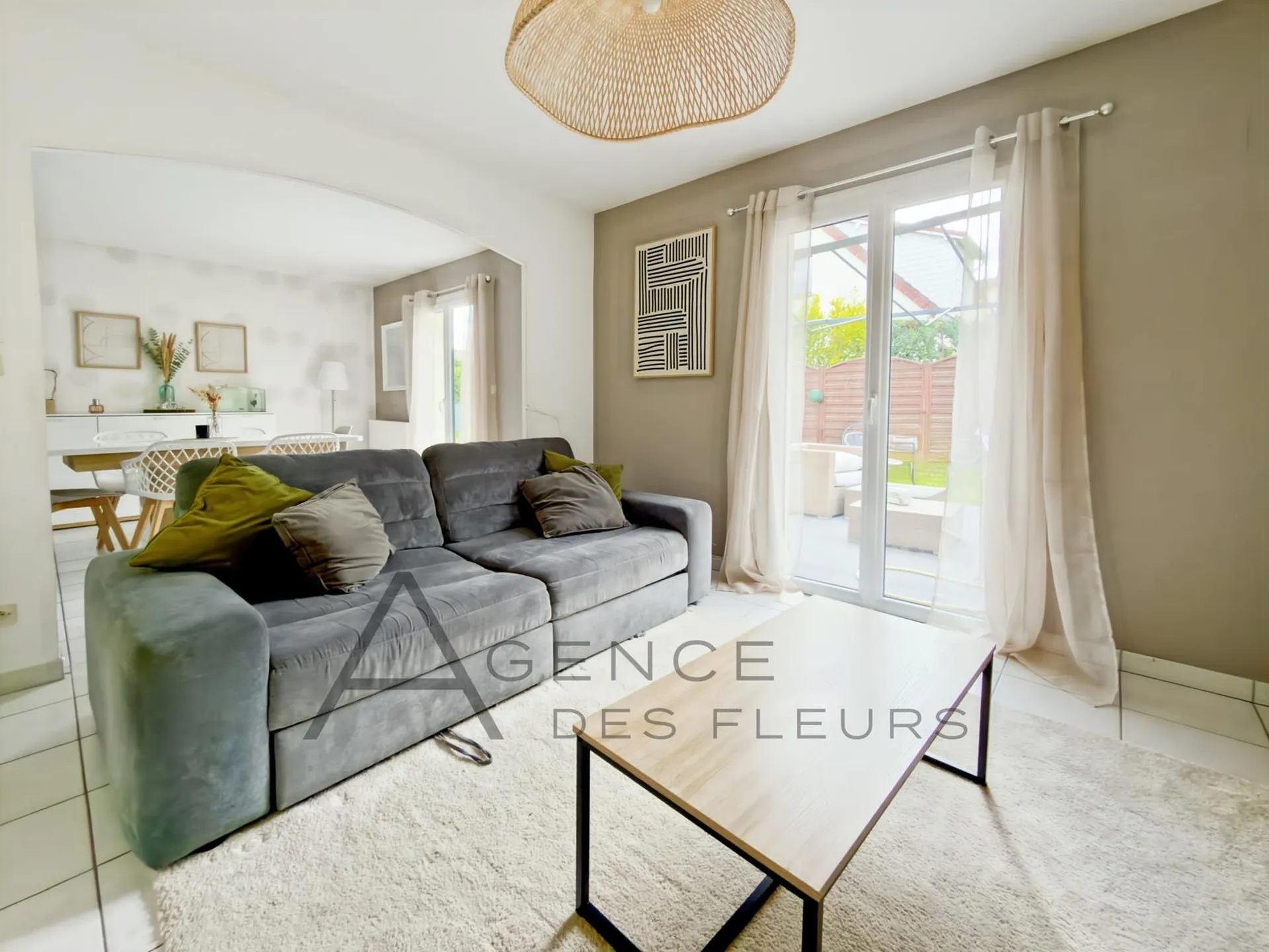 À vendre, charmant pavillon de 100 m² édifiée sur un terrain de 401 m²  sur la commune de OISSEL 76350