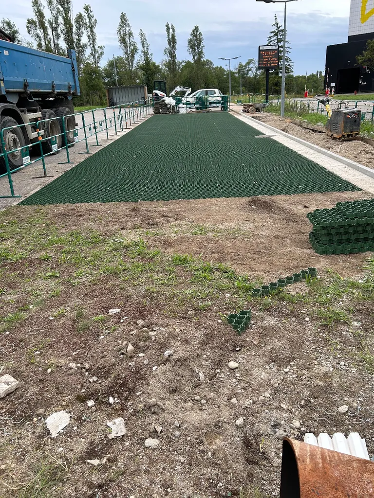 Entreprise de terrassement Divonne-les-Bains: Pose de DALLE-Gazon