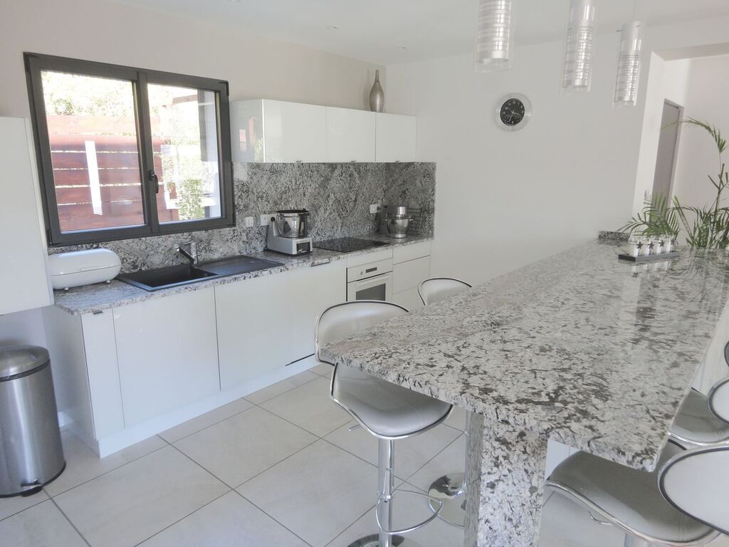 vente villa piscine carnoux