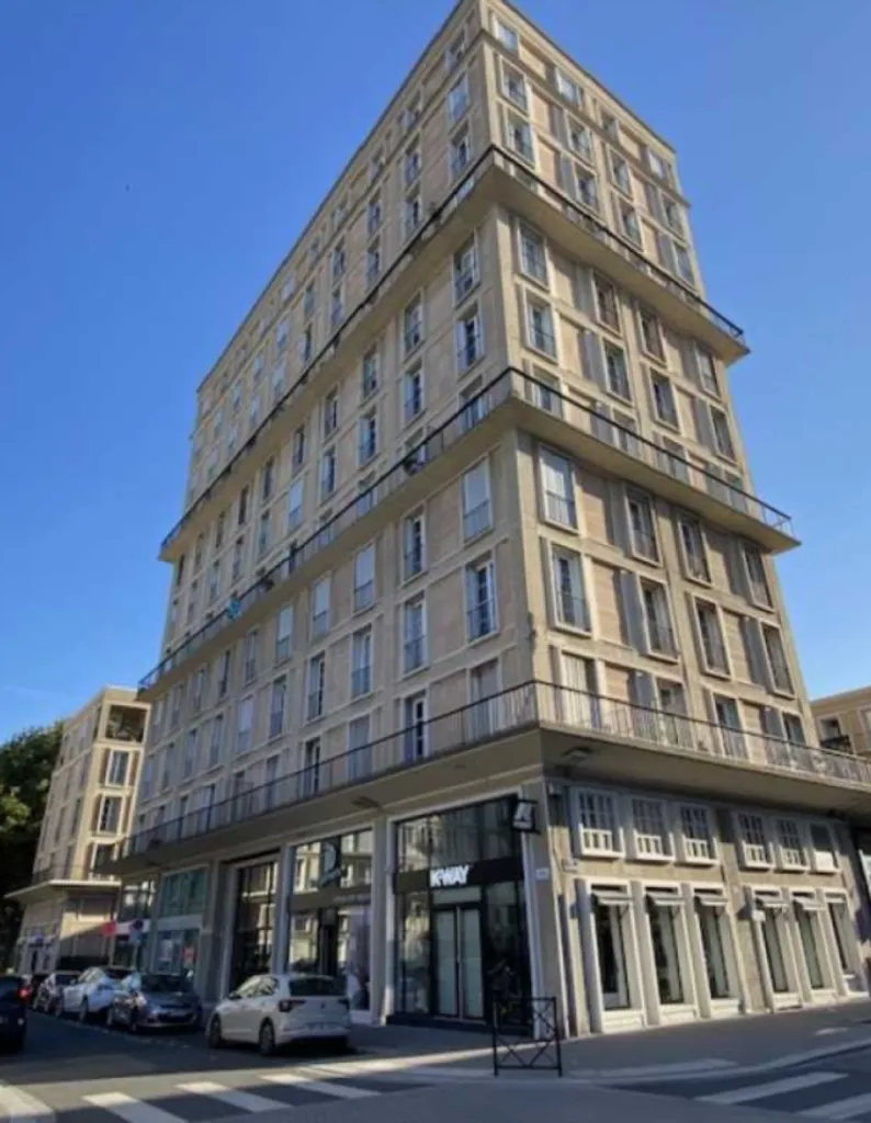 LE HAVRE - À LOUER Local commercial de 60 m² au pied d'un immeuble d'habitation Auguste Perret