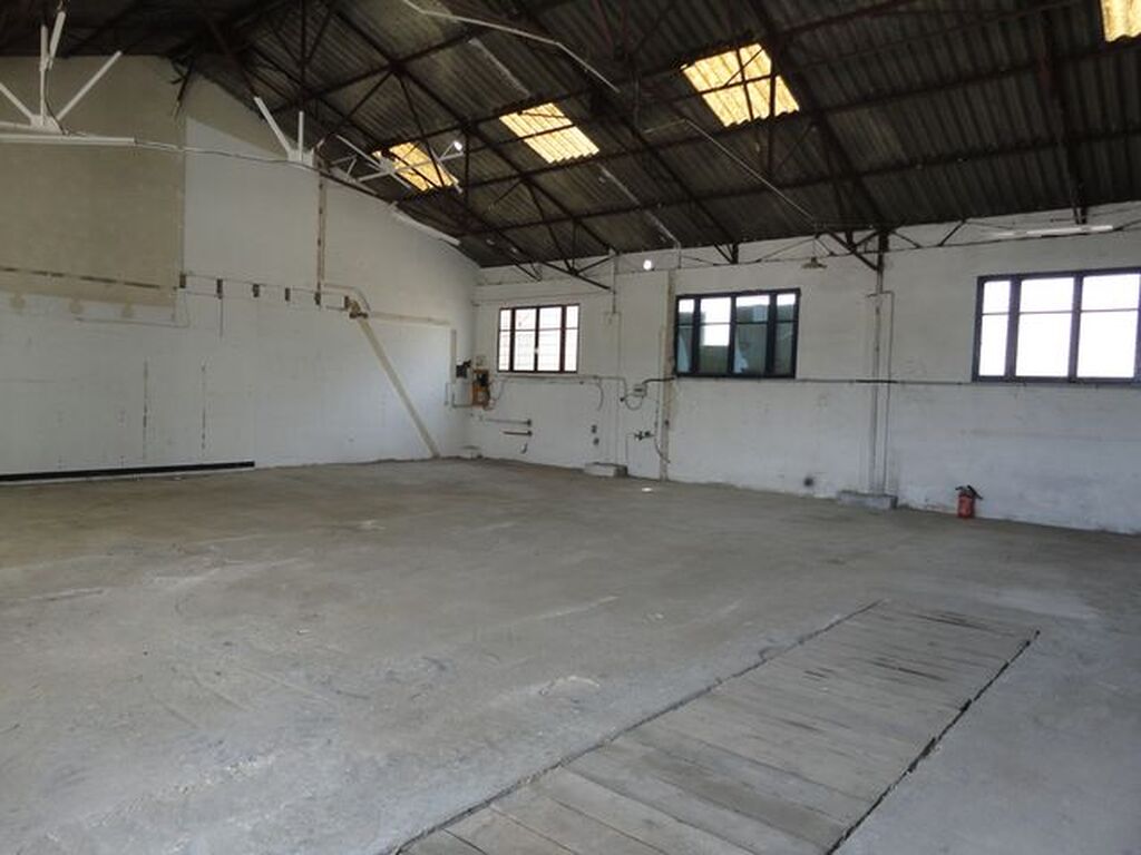 A VENDRE CARNOUX ENTREPOT