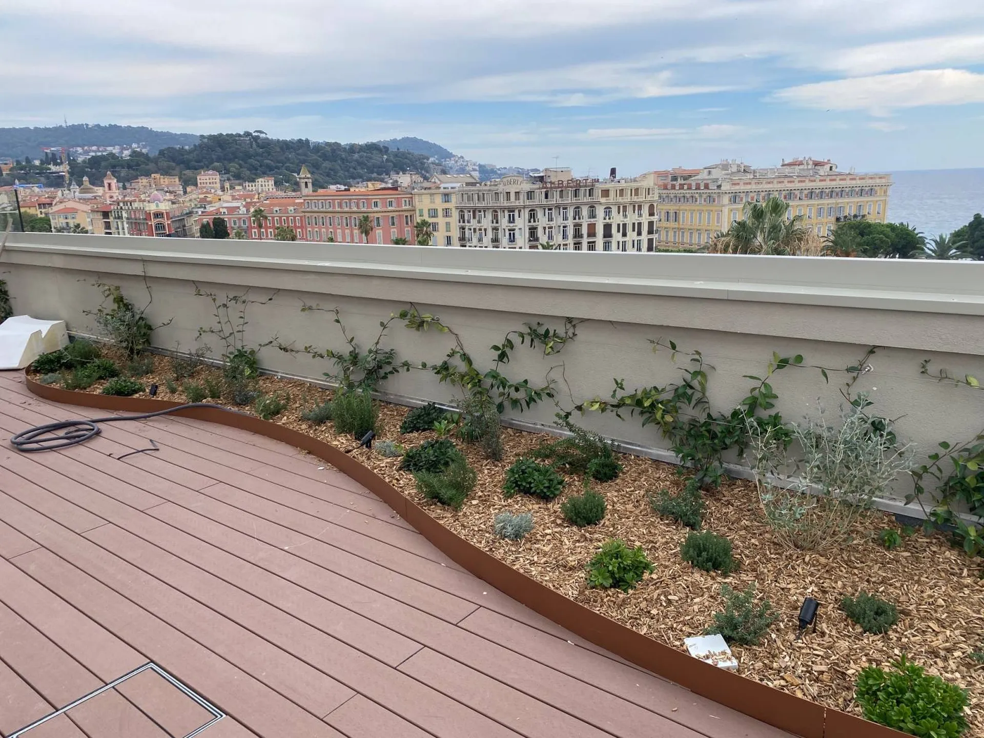 Aménagement d'espaces verts sur toiture à Nice place massena