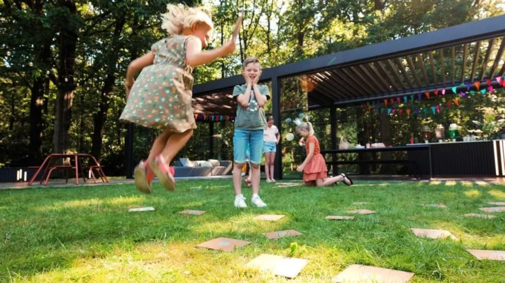 vente de pergola bioclimatique à lames orientables sur mesure salon de provence