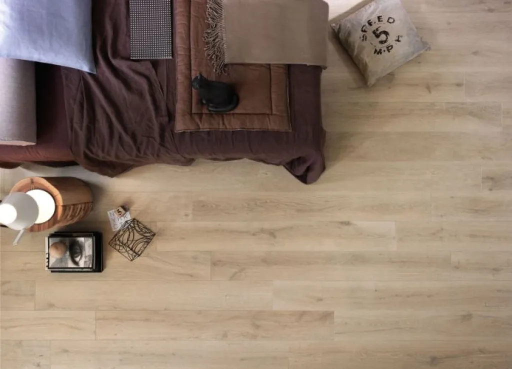 Le coloris Vaniglia d’ALNUS est parfait pour éclaircir les espaces de vie modernes à Dieppe.