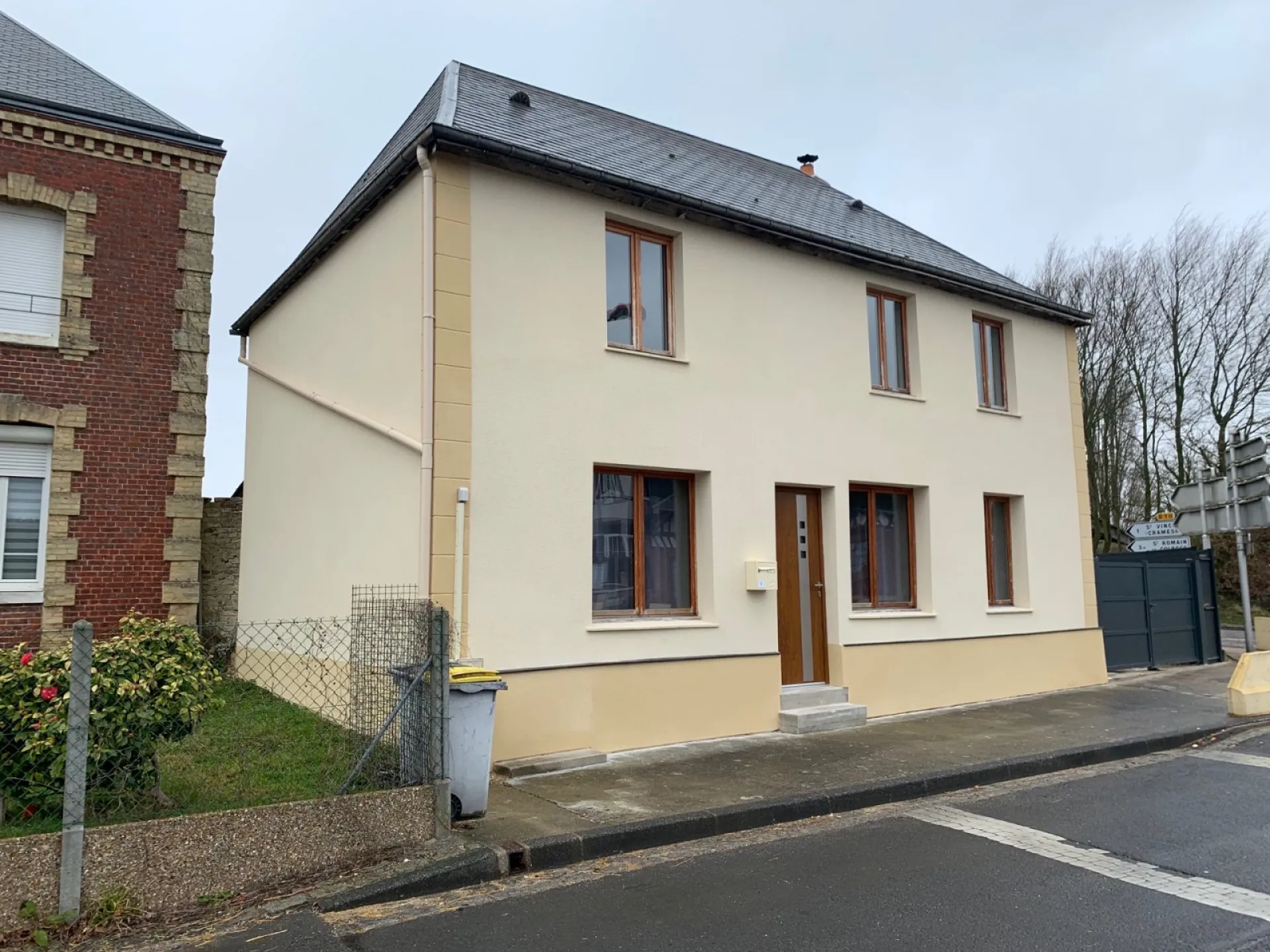 Ravalement de façade enduit projeté maison à Saint Romain de colbosc,  proche Le Havre (76)