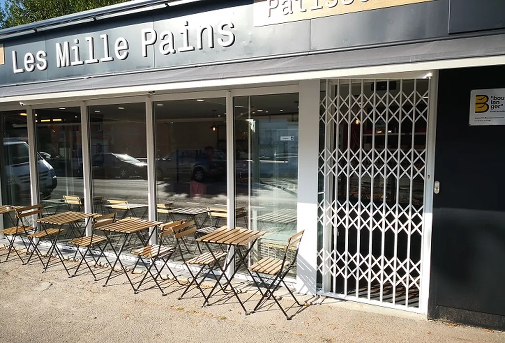 Installer une grille articulée extensible pour boulangerie à Salon-de-Provence proche de Lançon-de-Provence
