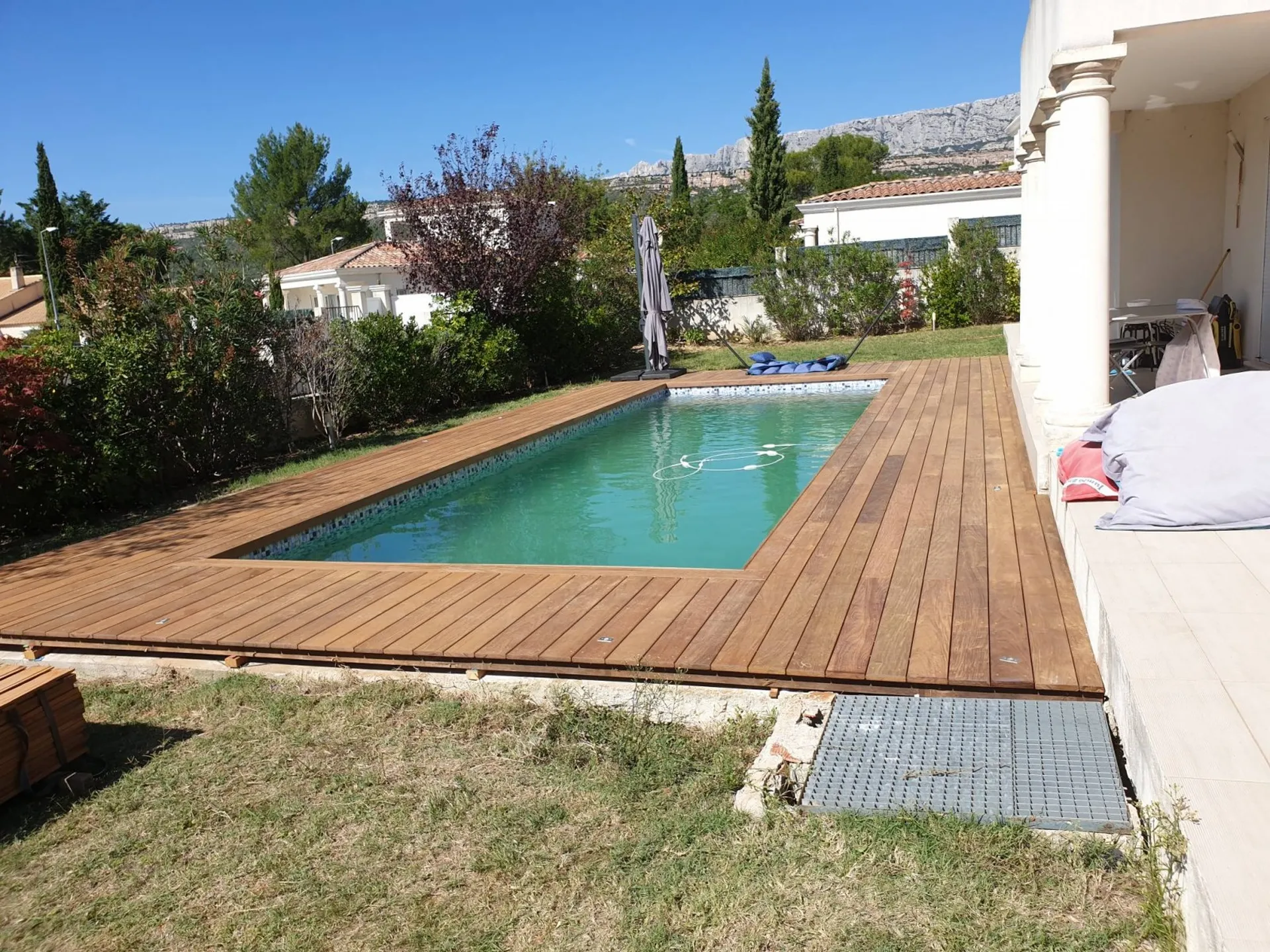 Tour de piscine en Ipe bois exotique bouche du rhône 