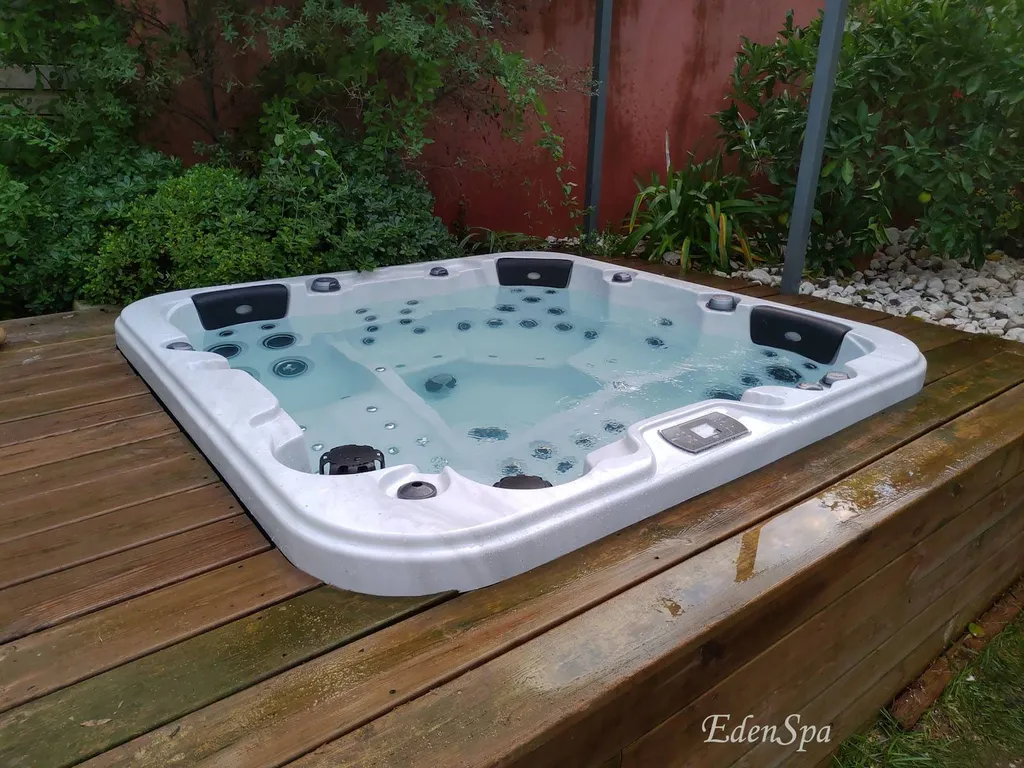 spa américain compact encastré terrasse en bois