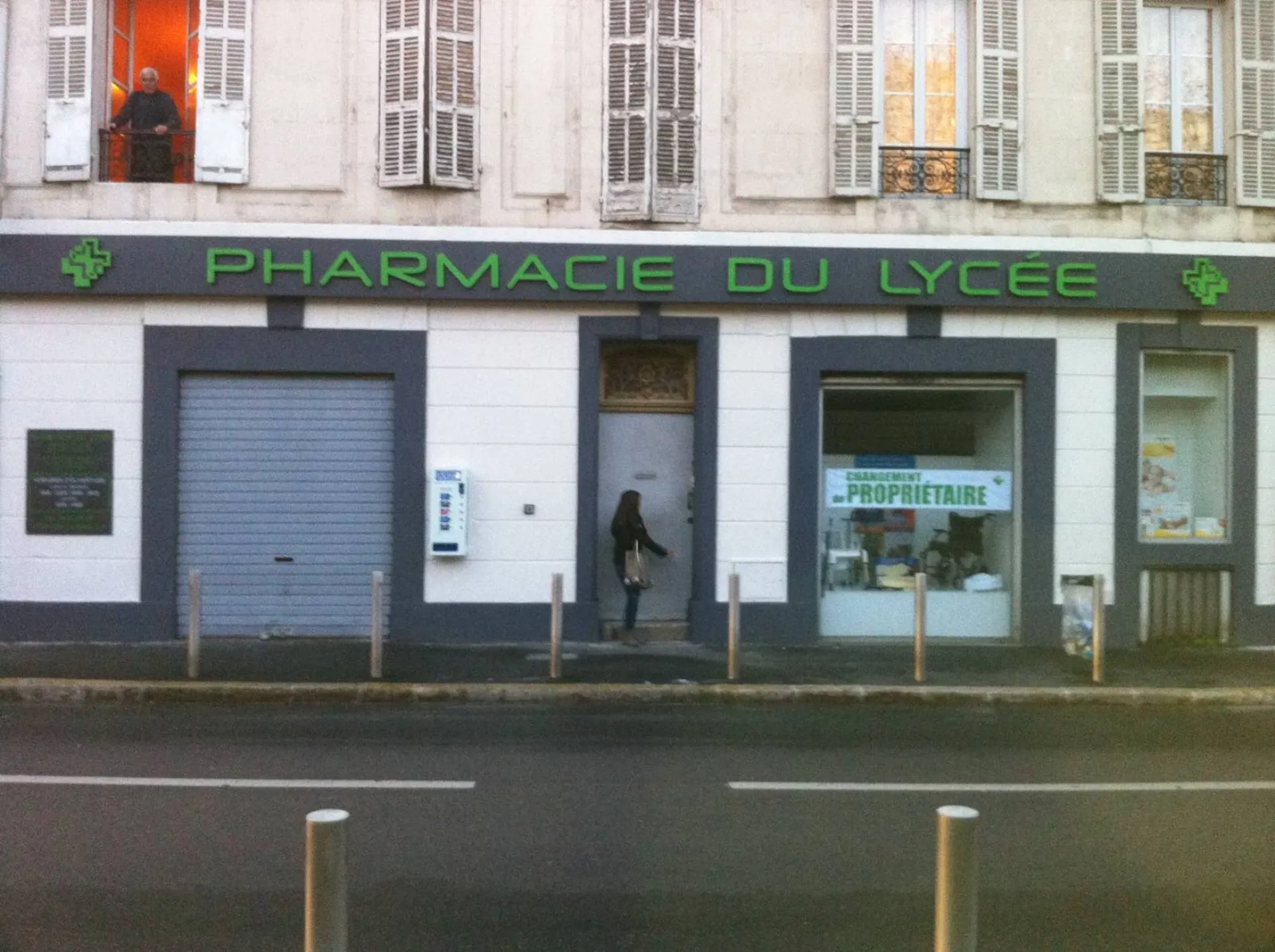 lettre relief diodes retro-eclairage pharmacie marseille