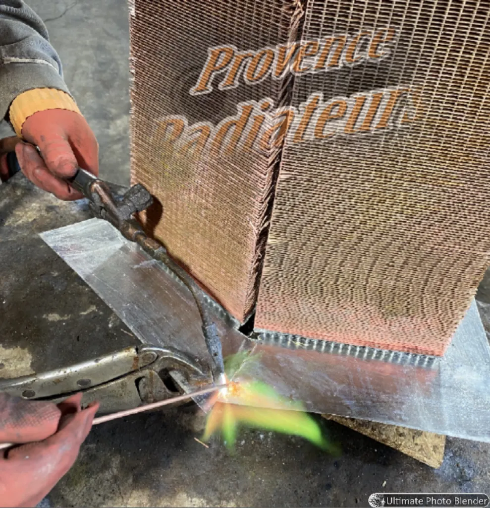 Fabrication d'un radiateur de voiture ancienne dans les Bouches-du-Rhône.