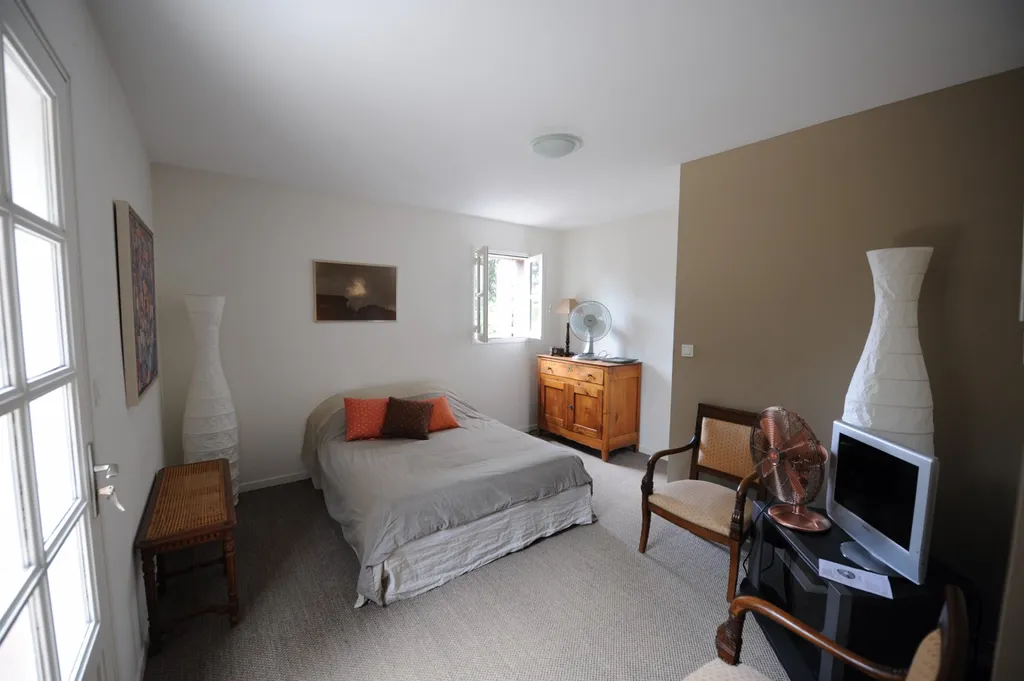 A vendre à Villeneuve-lès-Avignon, villa avec piscine dans un écrin de verdure   