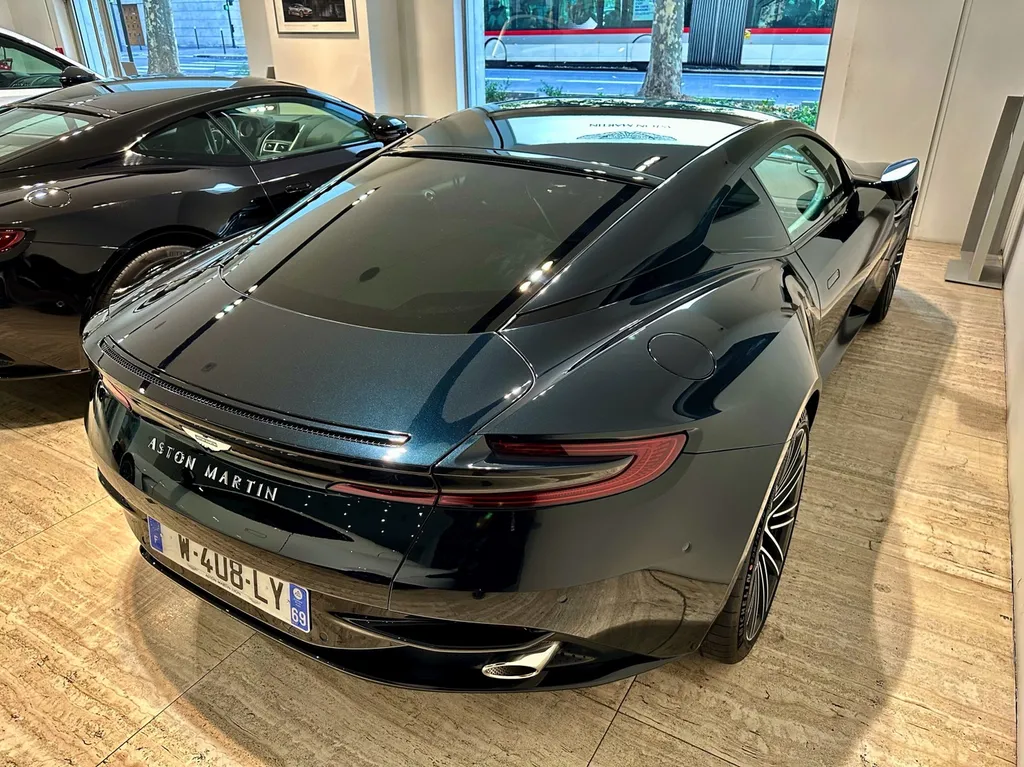 film plastique protection carrosserie film PPF Lyon traitement céramique DETAILING carosserie Aston Martin DB12 