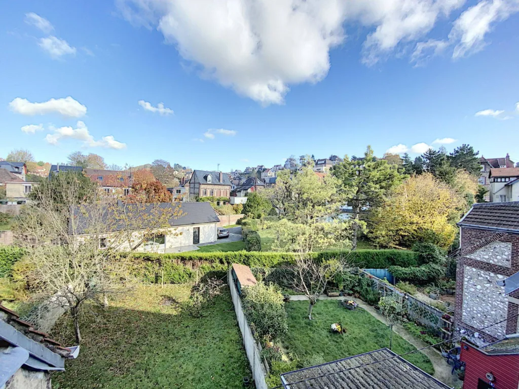Maison à vendre, avec 5 chambres, garage et Jardin clos à Rouen 76000 gare quartier Saint André. 