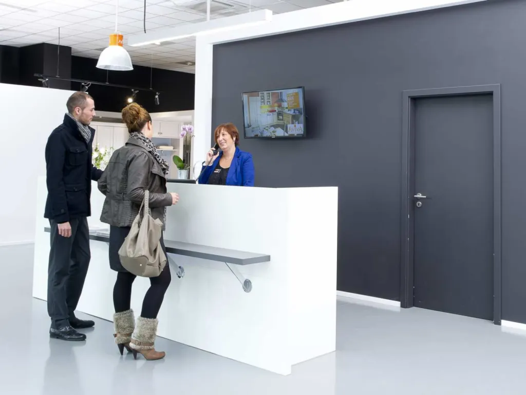 reportages photo en entreprise à Lyon accueil magasin cuisines AVIVA