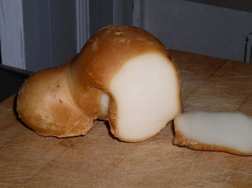 Scamorza, mozza fumée spécialité italienne