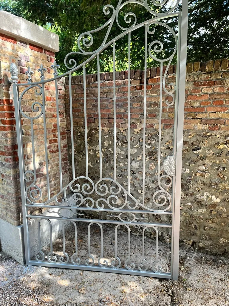 Peinture antirouille sur portail après un aérogommage autour de ROUEN