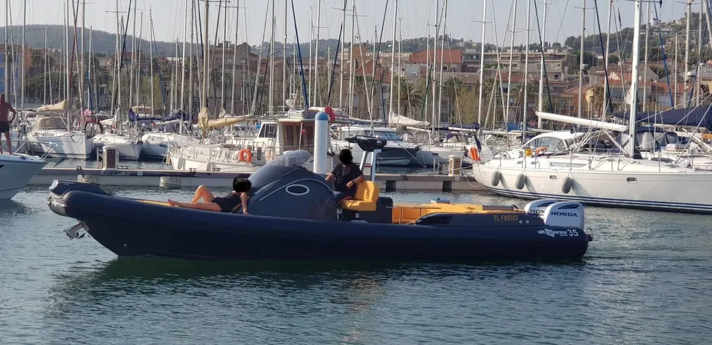 Wave 35 semi-rigiide à Bandol