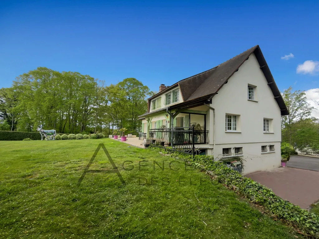 A vendre, propriété de charme de 202 m² édifiée sur un terrain de 3952 m² sur la commune de FRENEUSE 76410