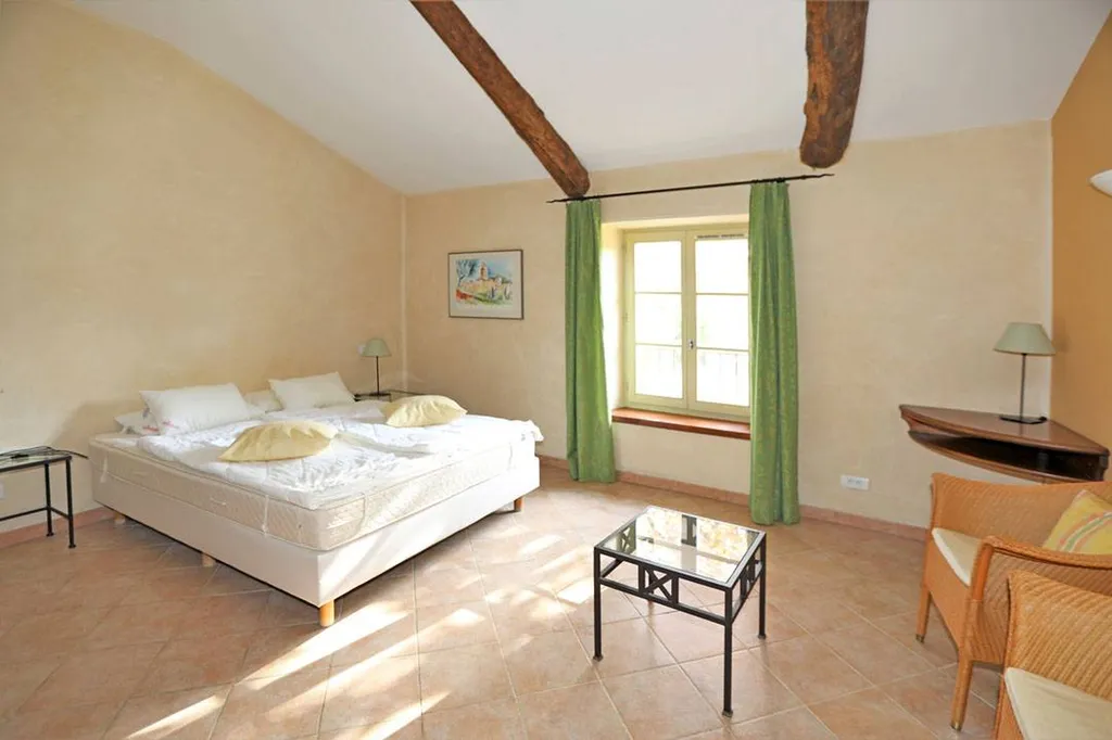 à Monteux, superbe propriété posée au coeur d'un parc de 7300m²   