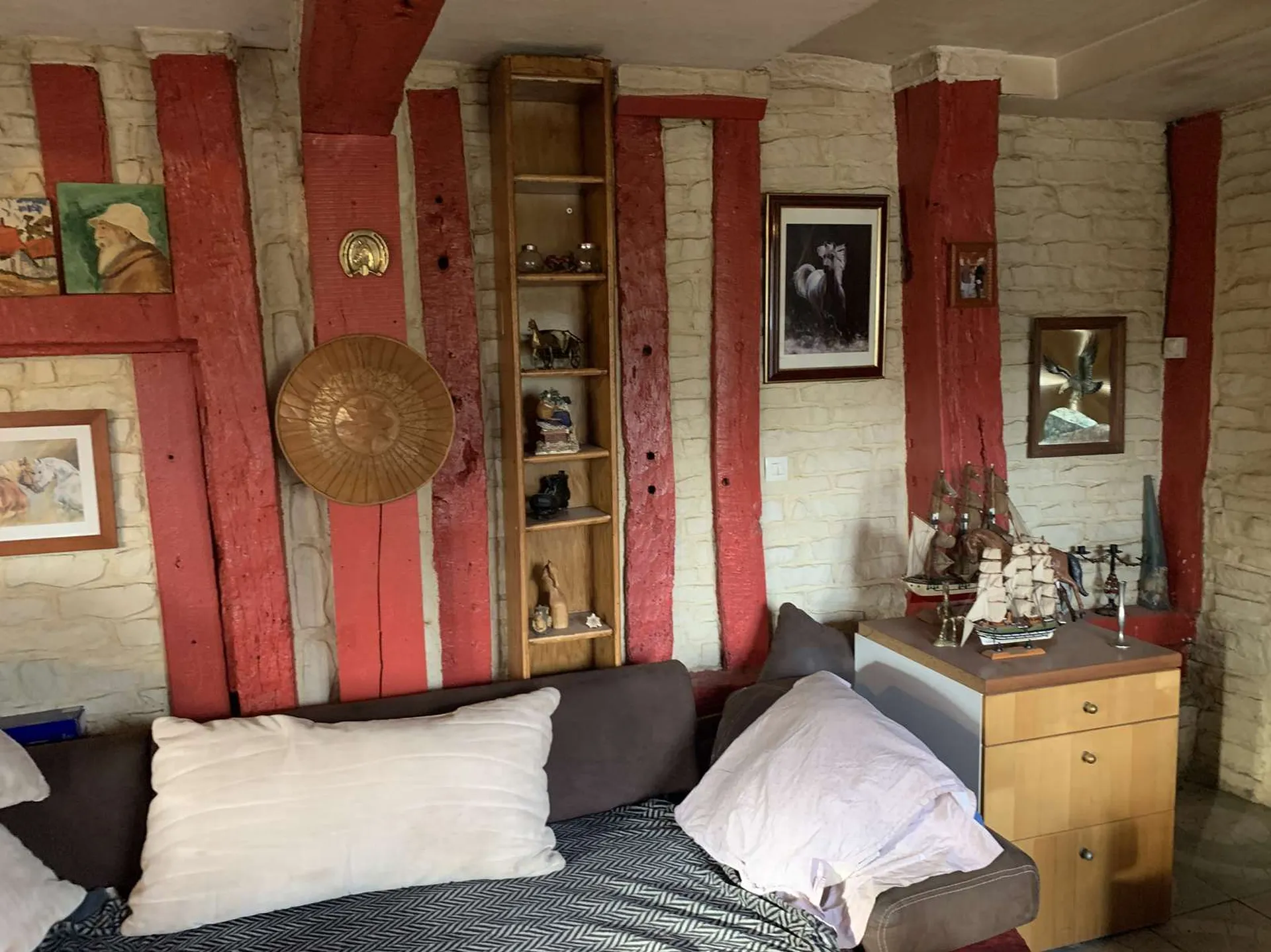 A VENDRE - En NORMANDIE, département de l'EURE, à proximité de BEAUMESNIL, une propriété équestre avec 12 ha 40 a