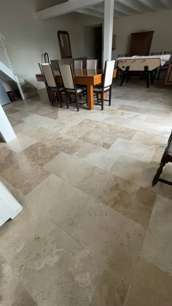 Pierre naturelle de Dordogne, Périgord, Travertin au 36 rue de Bourgogne à Paris