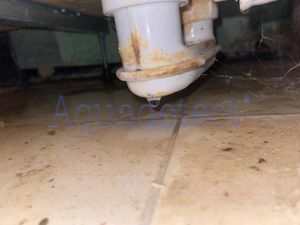 Fuite au plafond d'un parking ouvert dans une copropriété à LA GARDE dans le VAR