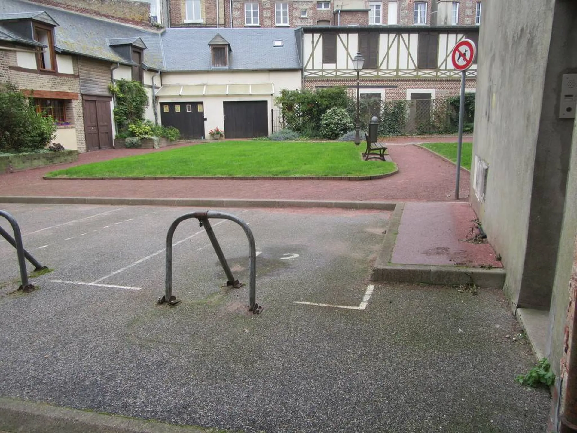 A vendre maison de ville avec place de parking  privative