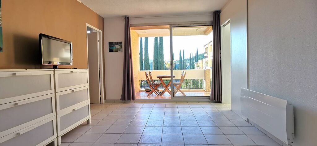Vente appartement T1/2 Cassis  avec terrasse dans résidence avec piscine et parking aisé