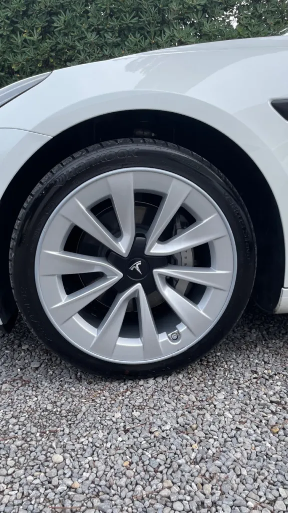 Protection et personnalisation de jantes ALLOYGATOR pour véhicule haut de gamme à Antibes dans les Alpes-Maritimes