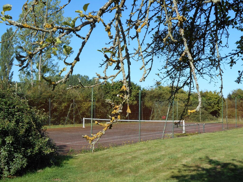 MANOIR DU XVII AVEC TENNIS ET PISCINE