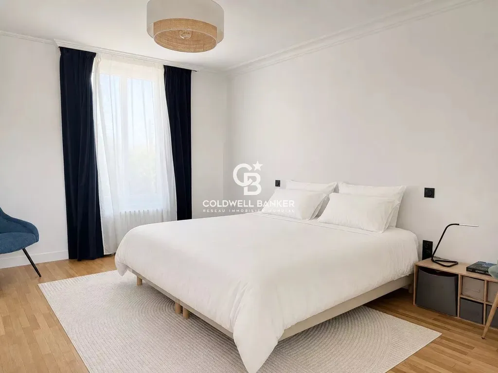 acheter une maison de charme avec piscine et stationnement pour voitures de collection proche Le Mans
