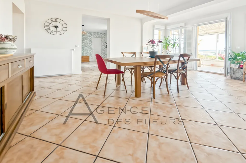 A vendre propriété de charme de 130 m2 hab + dépendances le tout édifié  sur un terrain de 2900 m² sur la commune de Freneuse 76410