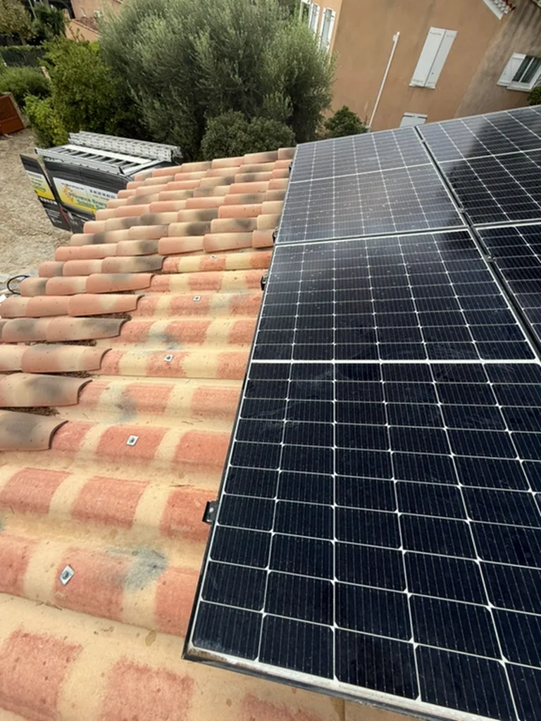 Profitez de l'énergie gratuite du soleil avec la pose de panneaux solaires avec PESS 