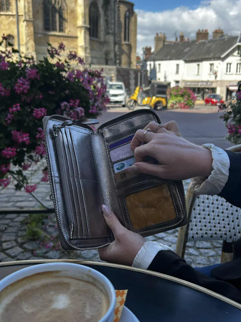 Le portefeuille Charlotte Acier Paul Marius disponible chez Evasion Eu