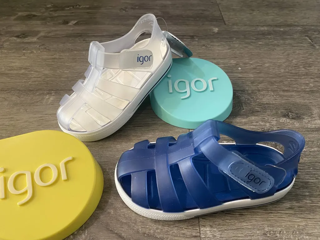 sandale de plage enfant facile à mettre près de Coutras